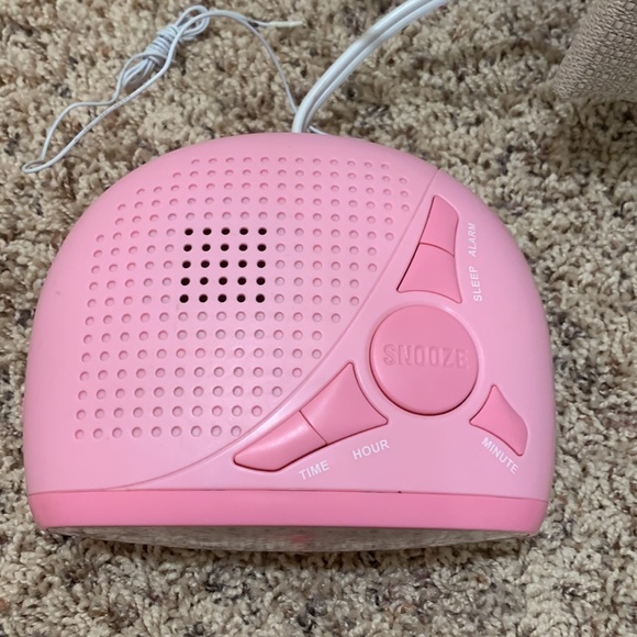 Hello Kitty FM Radio Alarm Clock - Picture 3 of 5